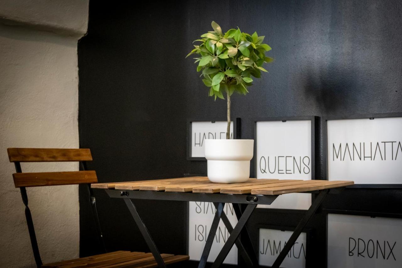 Superbe Appartement Avec Patio Nîmes Eksteriør bilde