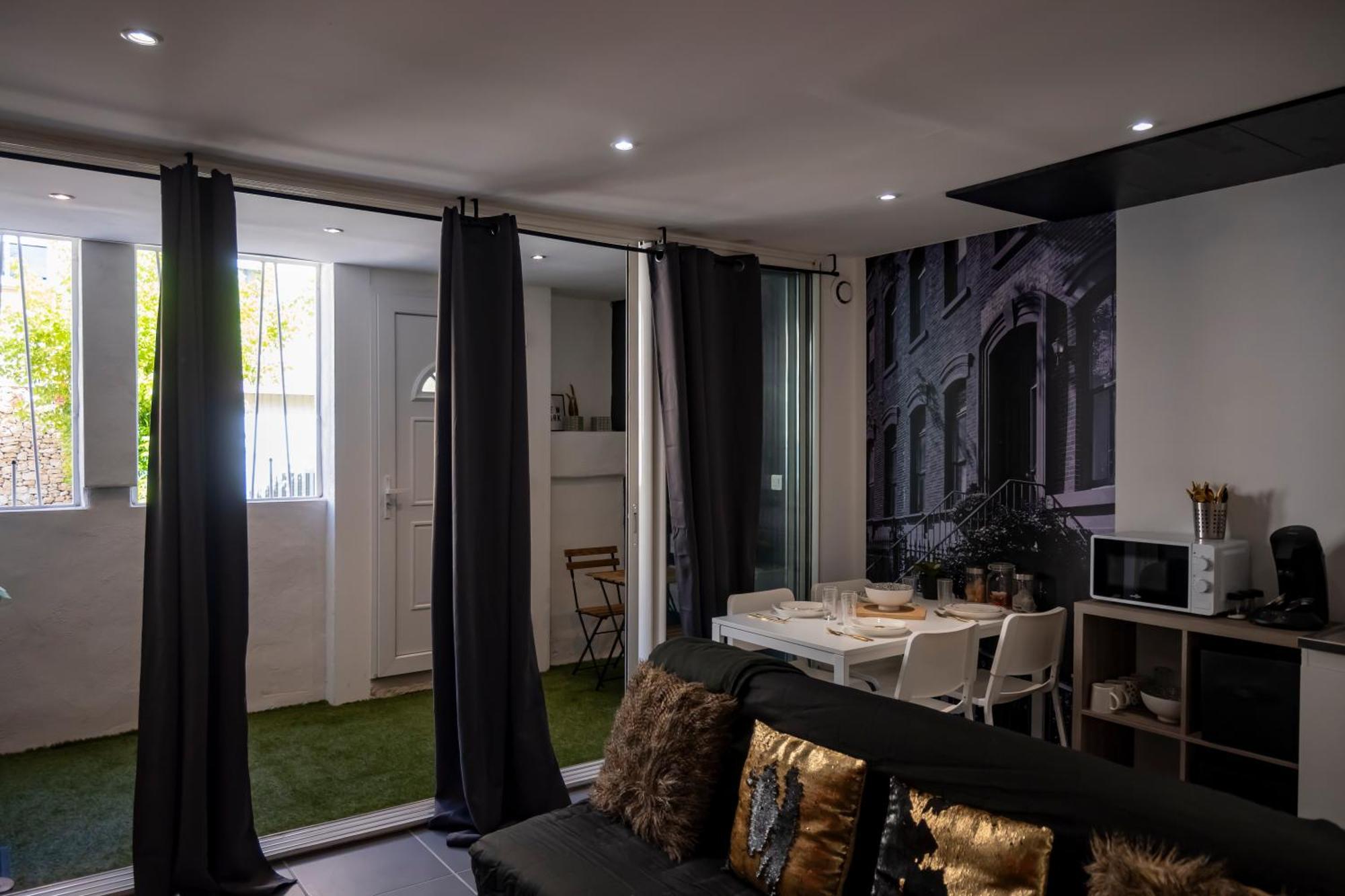 Superbe Appartement Avec Patio Nîmes Eksteriør bilde